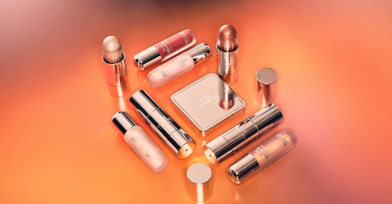 Kylie Cosmetics：Cosmic Kylie Jenner 2.0 套装热卖！低至9折，入手超值彩妆  购物返利请关注公众号：芒省真好省