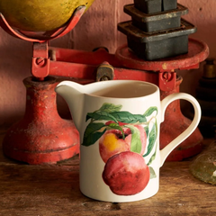 Emma Bridgewater：田园系列上新 花园里的新鲜桃子 新人享9折！马克杯￡20    购物返利请关注公众号：芒省真好省