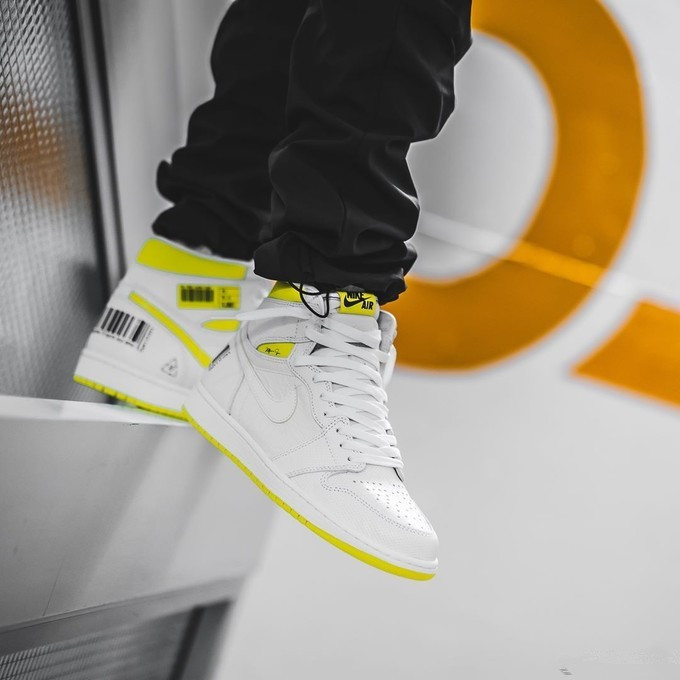 Air Jordan 1 High OG “First Class Flight” 