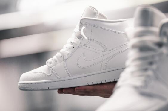 AIR JORDAN 1 MID AJ1海淘