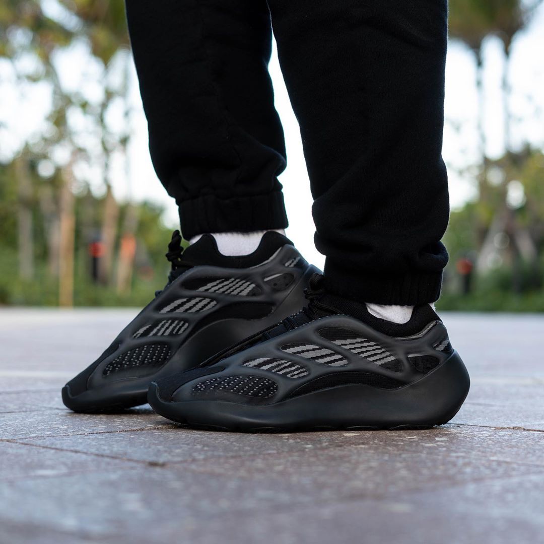 4月球鞋发售汇总！除了Yeezy 700 V3，还有8双重磅AJ等你海淘抢购！