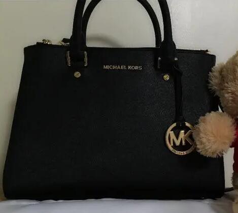 MK旗舰店和专柜一样吗？MK官方旗舰店和专柜款有区别吗？